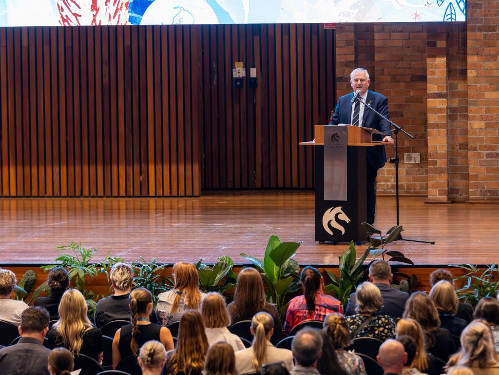 Hunter Headline, Home, Hunter Headline